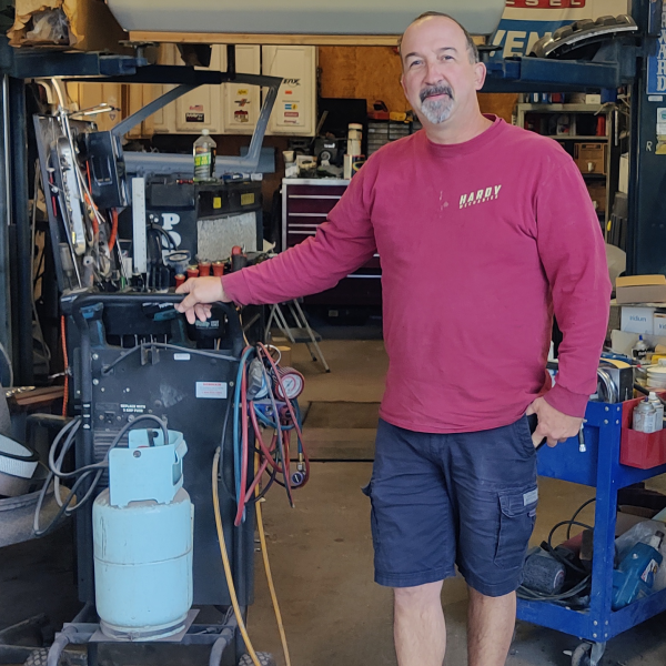 Auto Air Conditioning test equipment and refrigerant.